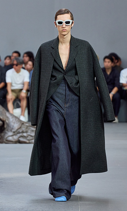 تصميم جريئة وغير مألوفة من LOEWE لموسم ربيع وصيف 2024